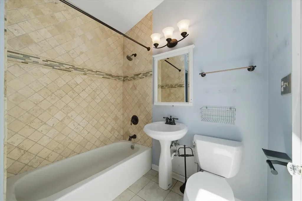 3438 North Seeley Avenue Chicago IL 60618