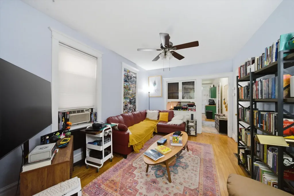 3438 North Seeley Avenue Chicago IL 60618