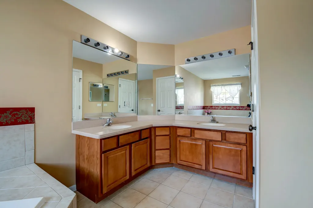 860 Spring Creek Circle Naperville IL 60565