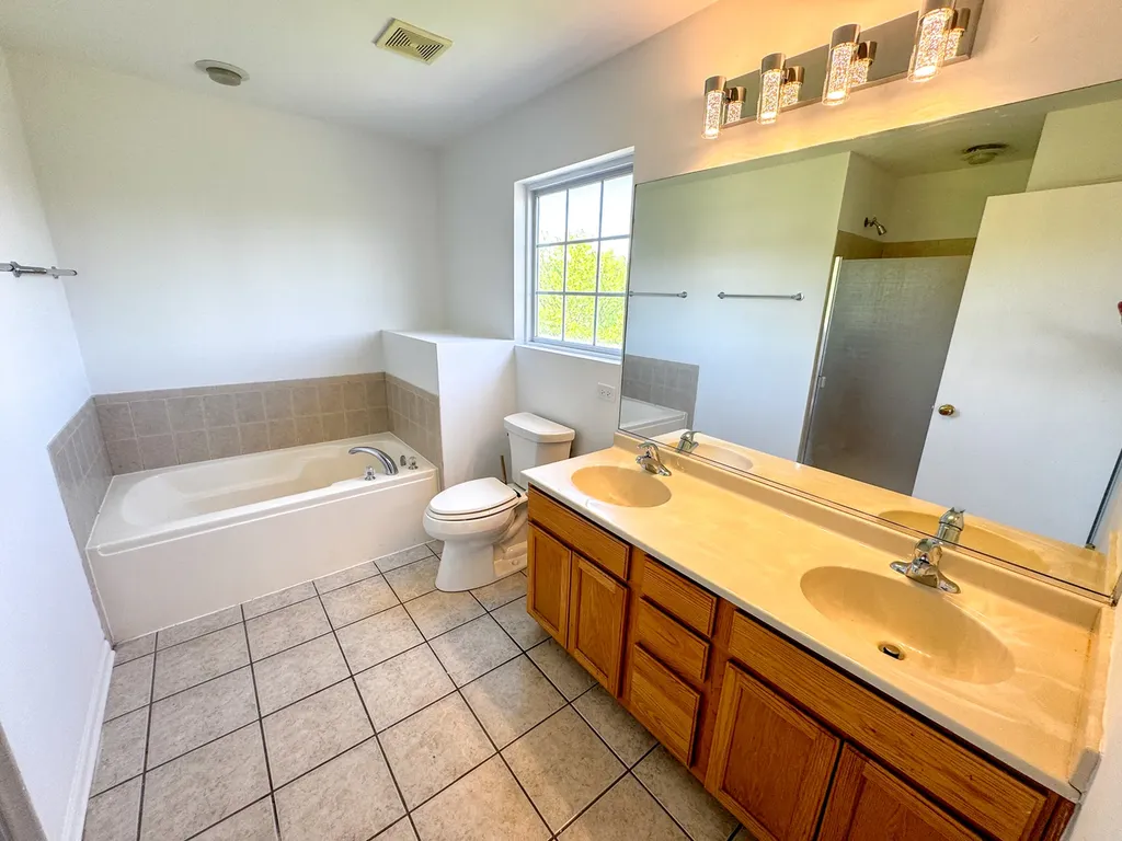 1758 Fredericksburg Lane Aurora IL 60503