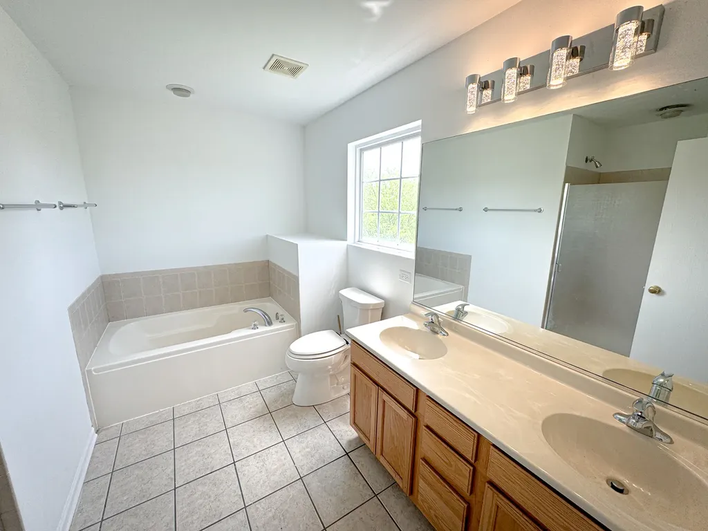 1758 Fredericksburg Lane Aurora IL 60503