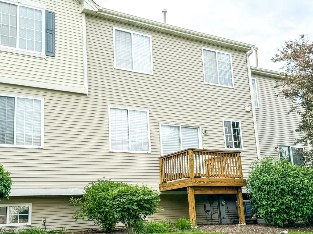 1758 Fredericksburg Lane Aurora IL 60503
