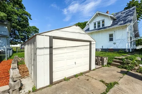 2416 17TH Avenue Rock Island IL 61201