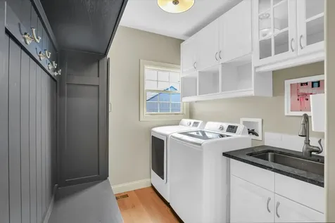 9 Della Court Savoy IL 61874