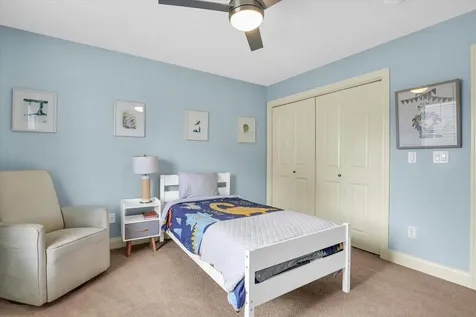 9 Della Court Savoy IL 61874