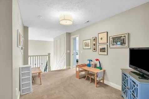 9 Della Court Savoy IL 61874