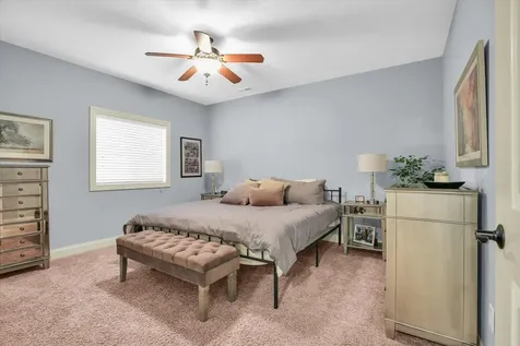 9 Della Court Savoy IL 61874