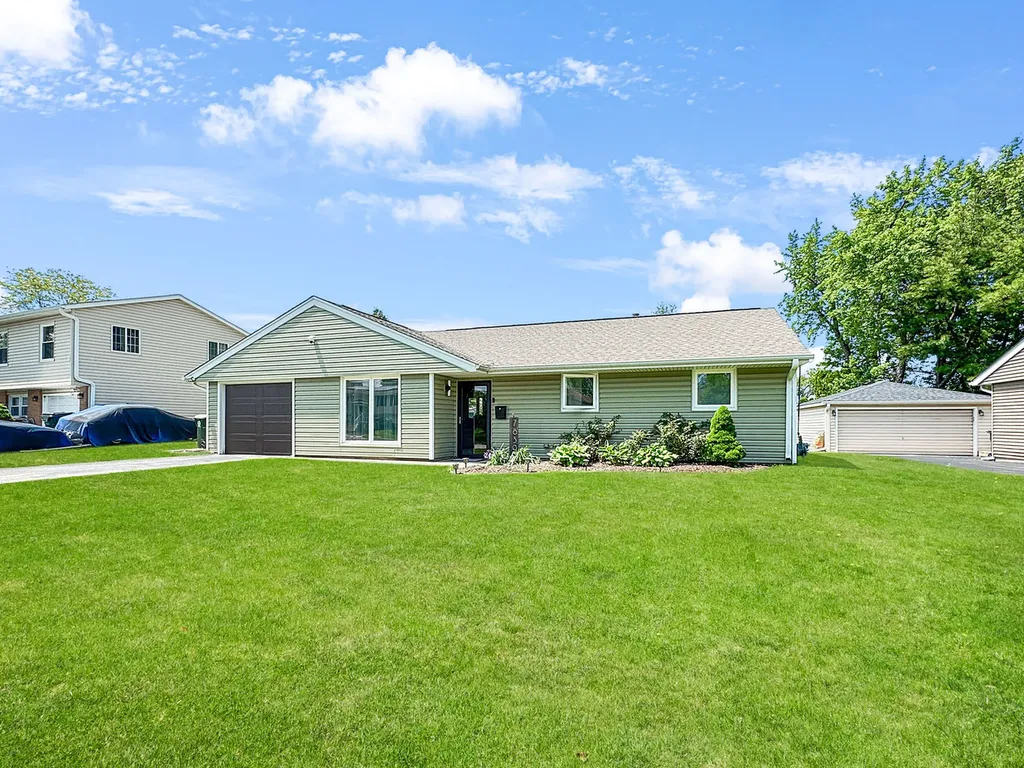 7830 Sprucewood Avenue Woodridge IL 60517
