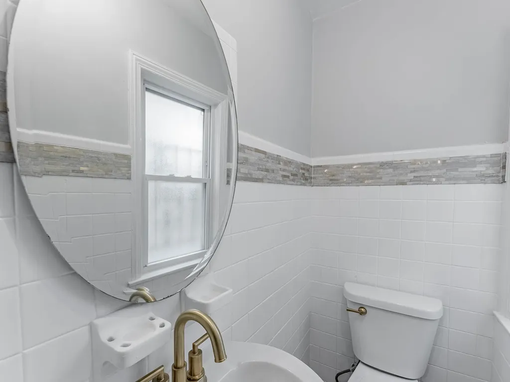 8252 South Calumet Avenue Chicago IL 60619