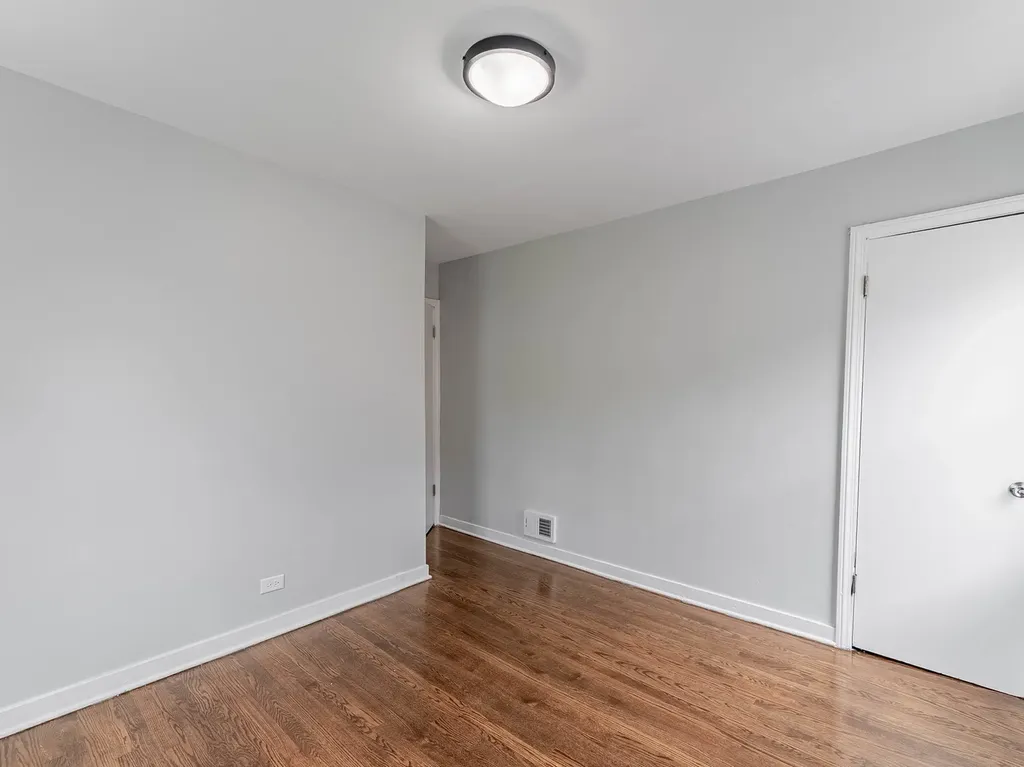 8252 South Calumet Avenue Chicago IL 60619