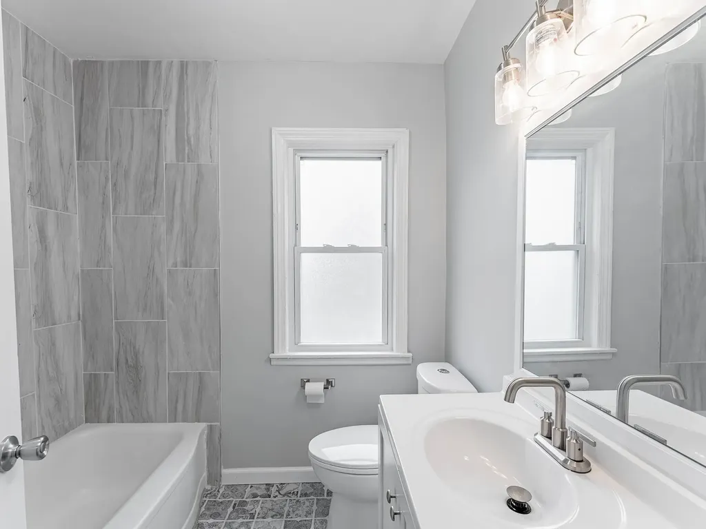 8252 South Calumet Avenue Chicago IL 60619