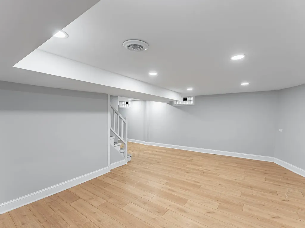 8252 South Calumet Avenue Chicago IL 60619