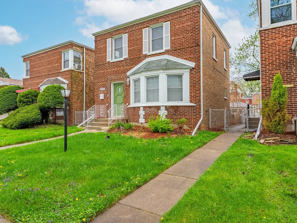 8252 South Calumet Avenue Chicago IL 60619