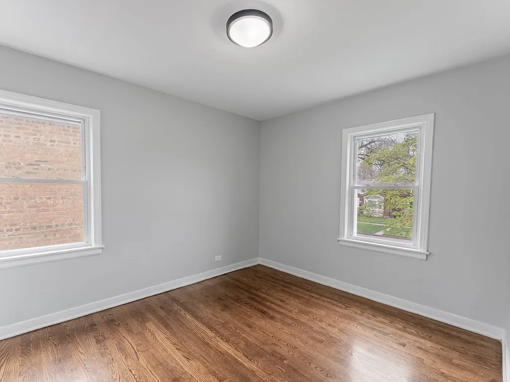 8252 South Calumet Avenue Chicago IL 60619