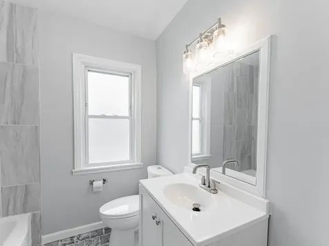 8252 South Calumet Avenue Chicago IL 60619
