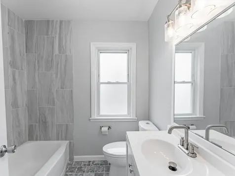 8252 South Calumet Avenue Chicago IL 60619