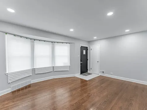 8252 South Calumet Avenue Chicago IL 60619