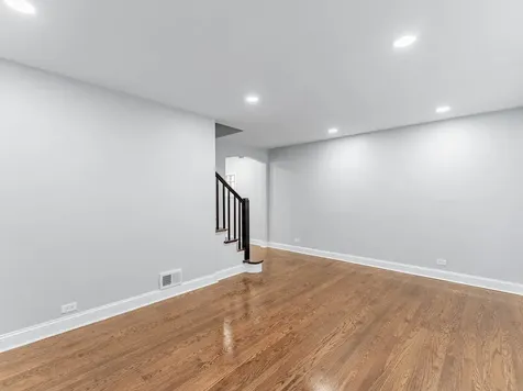 8252 South Calumet Avenue Chicago IL 60619