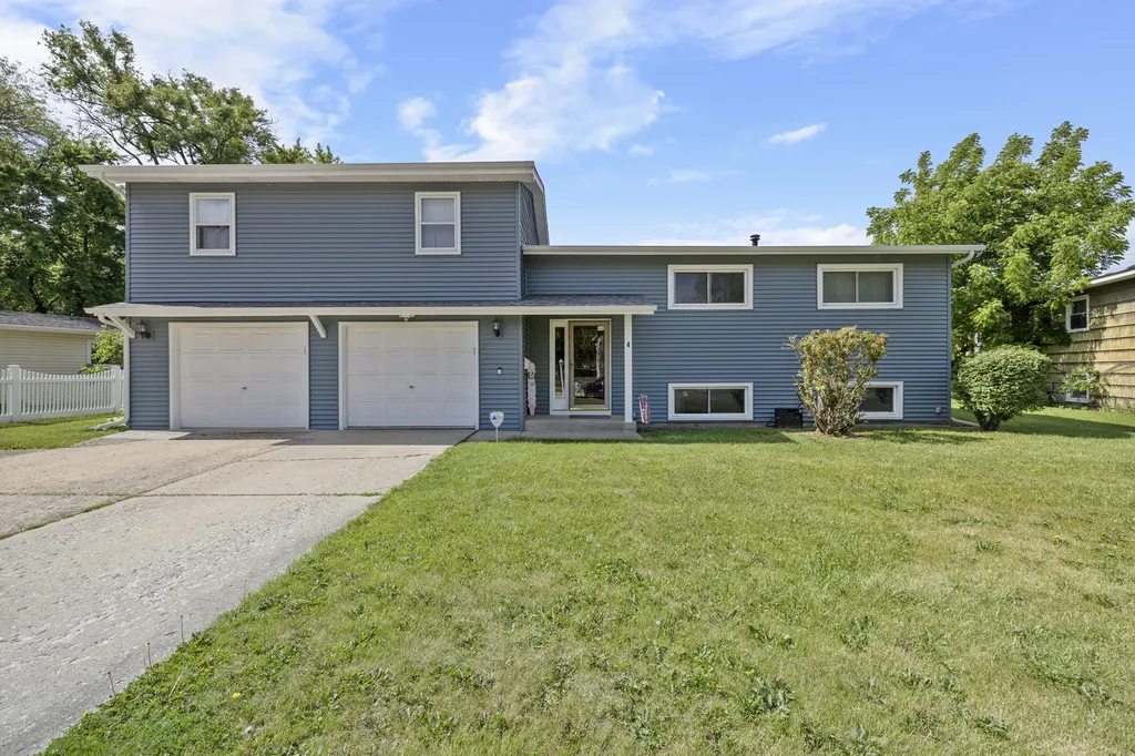 4 Saugatuck Road Montgomery IL 60538