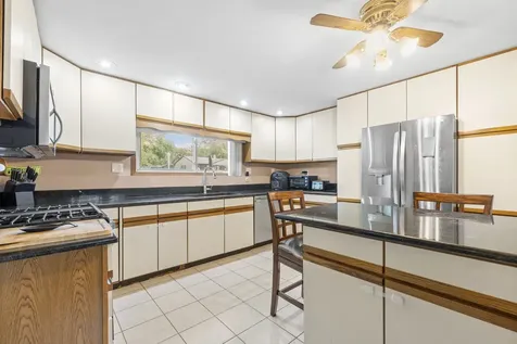 4 Saugatuck Road Montgomery IL 60538