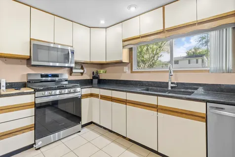 4 Saugatuck Road Montgomery IL 60538