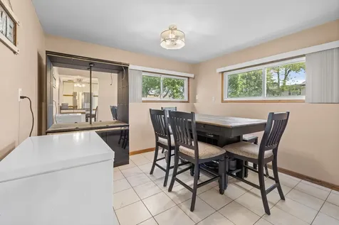 4 Saugatuck Road Montgomery IL 60538