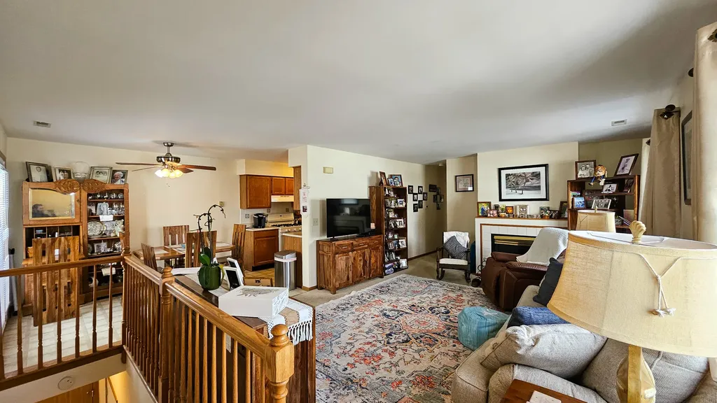 106 Village Creek Drive Lake In The Hills IL 60156