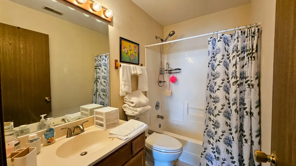 106 Village Creek Drive Lake In The Hills IL 60156