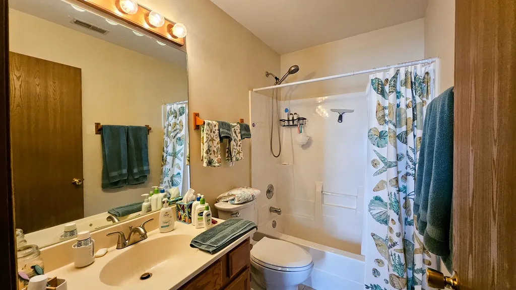 106 Village Creek Drive Lake In The Hills IL 60156