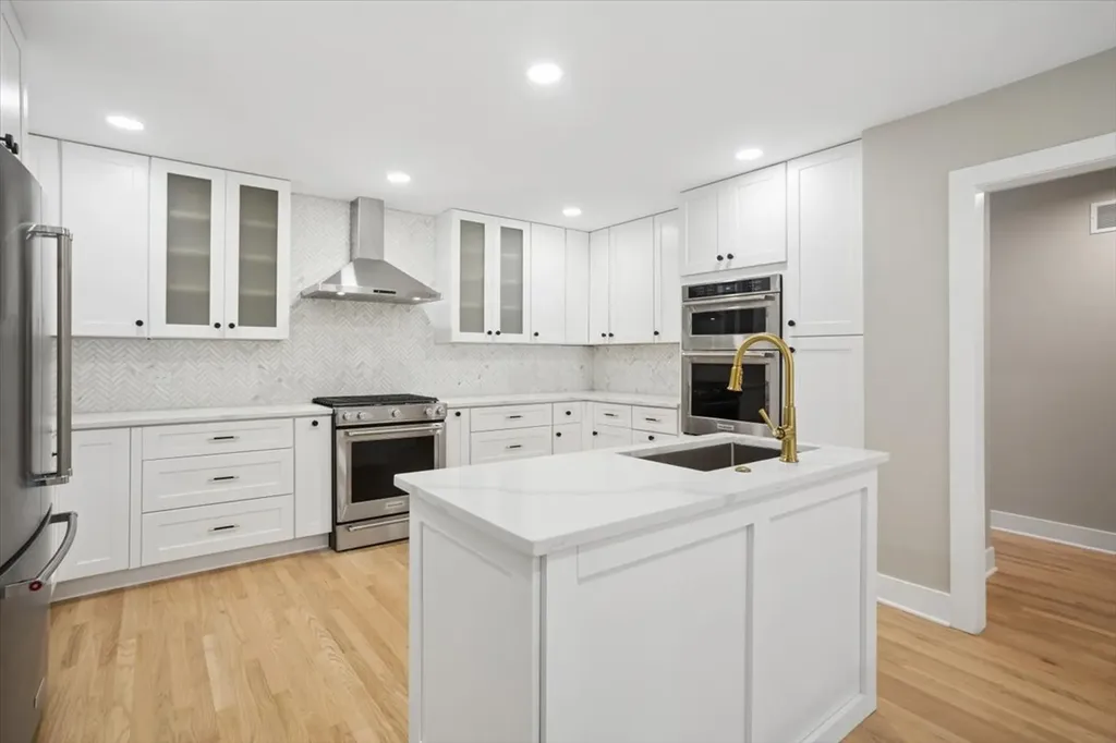 446 South Stratford Avenue Elmhurst IL 60126