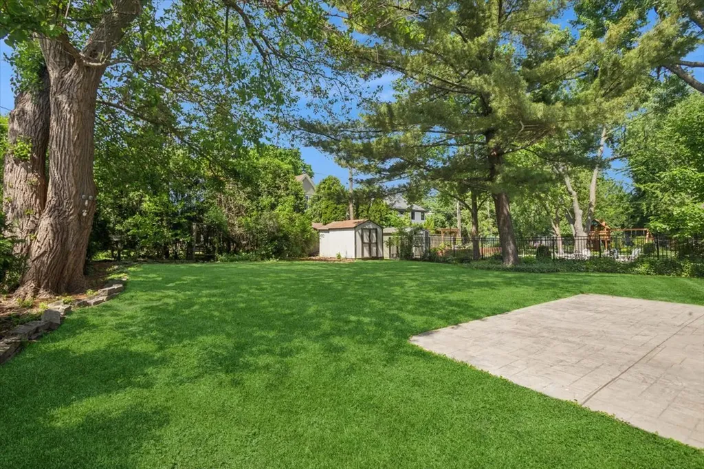 446 South Stratford Avenue Elmhurst IL 60126