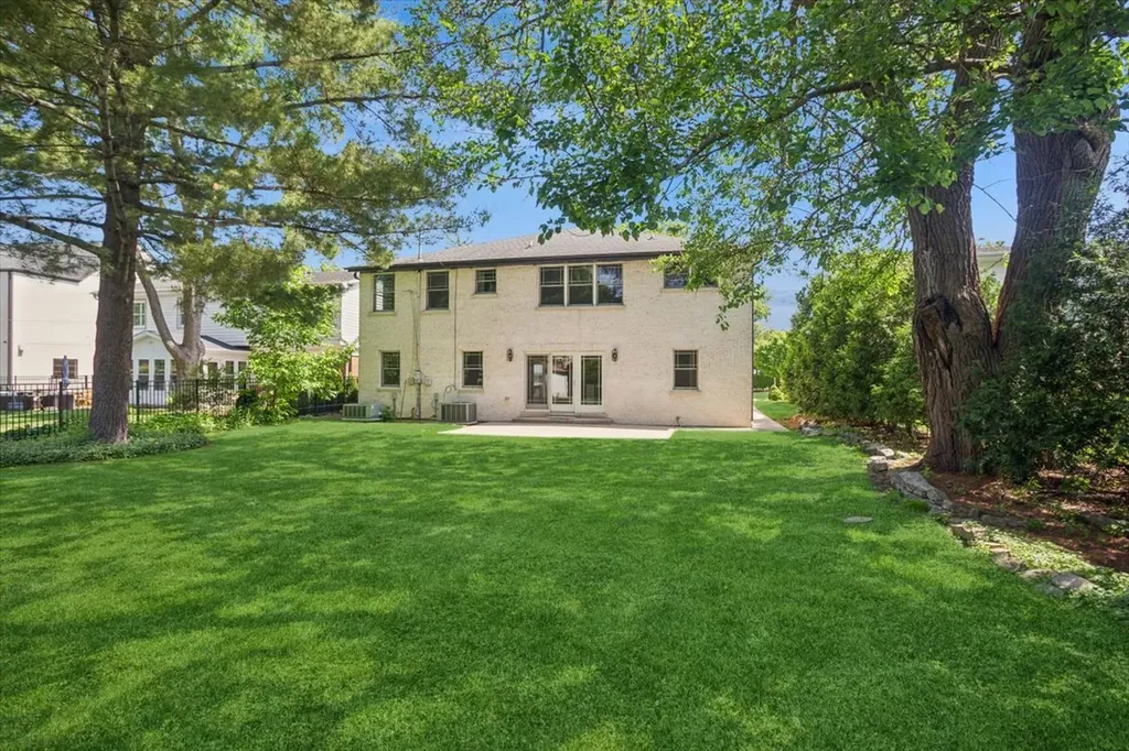 446 South Stratford Avenue Elmhurst IL 60126