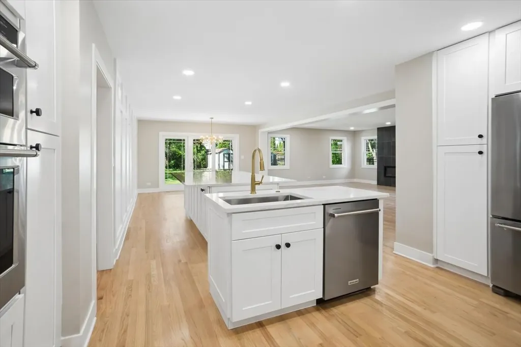 446 South Stratford Avenue Elmhurst IL 60126