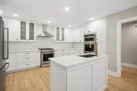 446 South Stratford Avenue Elmhurst IL 60126