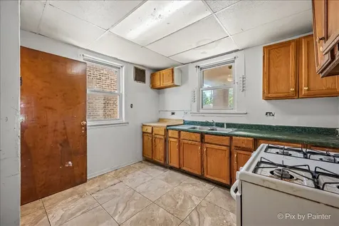 8252 South Marshfield Avenue Chicago IL 60620