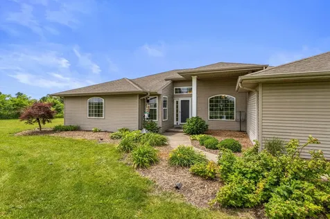 2665 Private Access 374 E Mahomet IL 61853