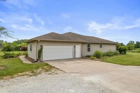 2665 Private Access 374 E Mahomet IL 61853