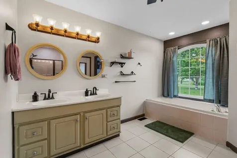 2665 Private Access 374 E Mahomet IL 61853