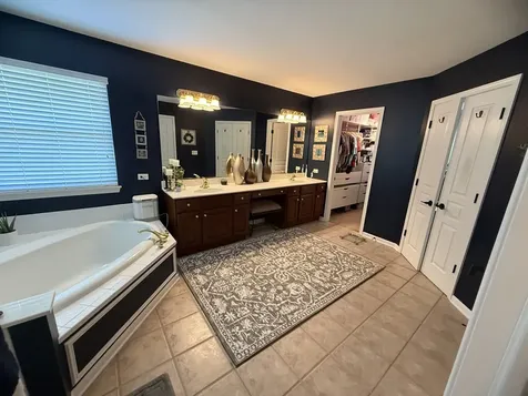 4 Stillwater Court Algonquin IL 60102