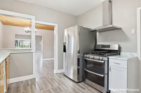 320 East Washington Street Round Lake Park IL 60073