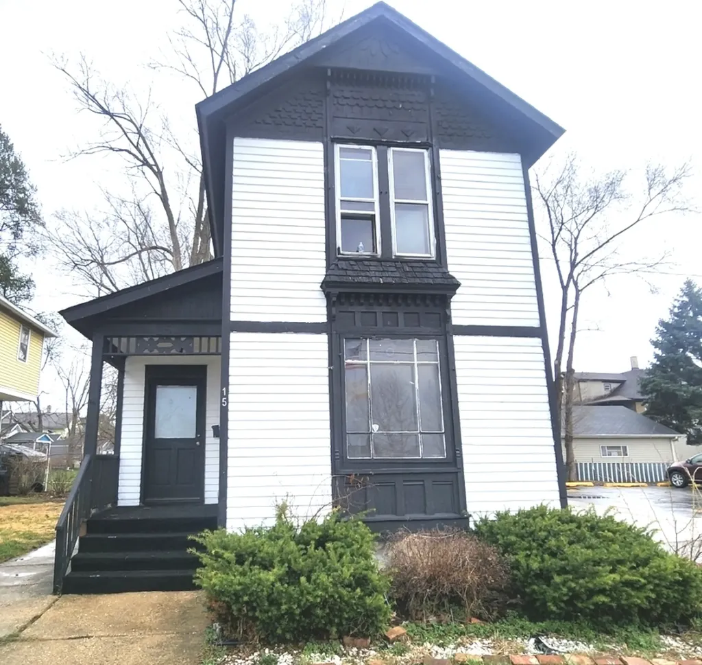 15 Blackhawk Avenue Aurora IL 60506