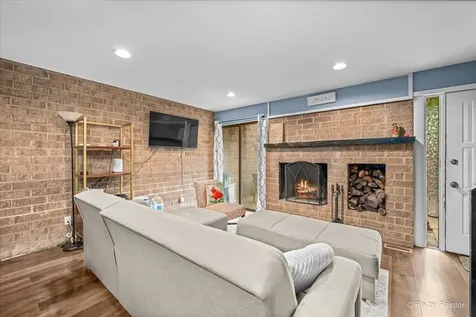 509 Kenneth Circle Elgin IL 60120