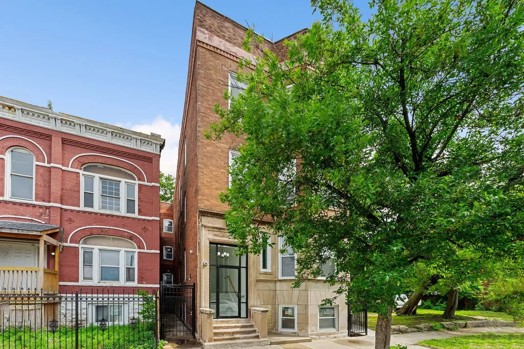 140 West 66th Street Chicago IL 60621