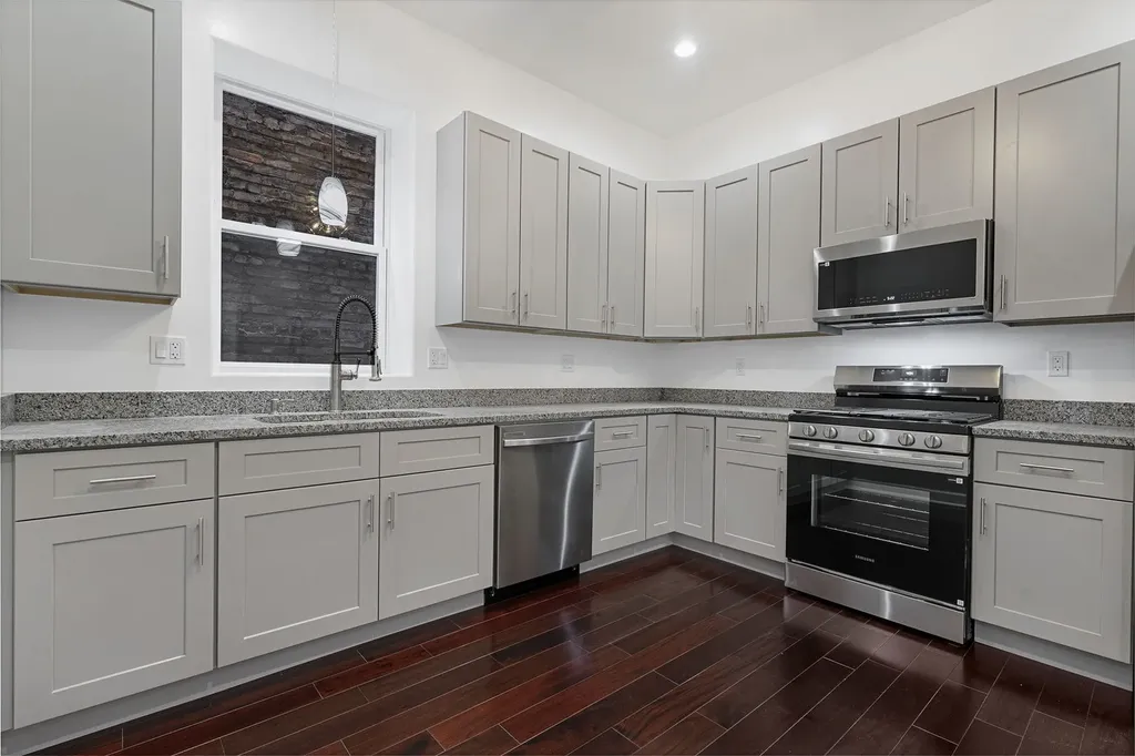 140 West 66th Street Chicago IL 60621