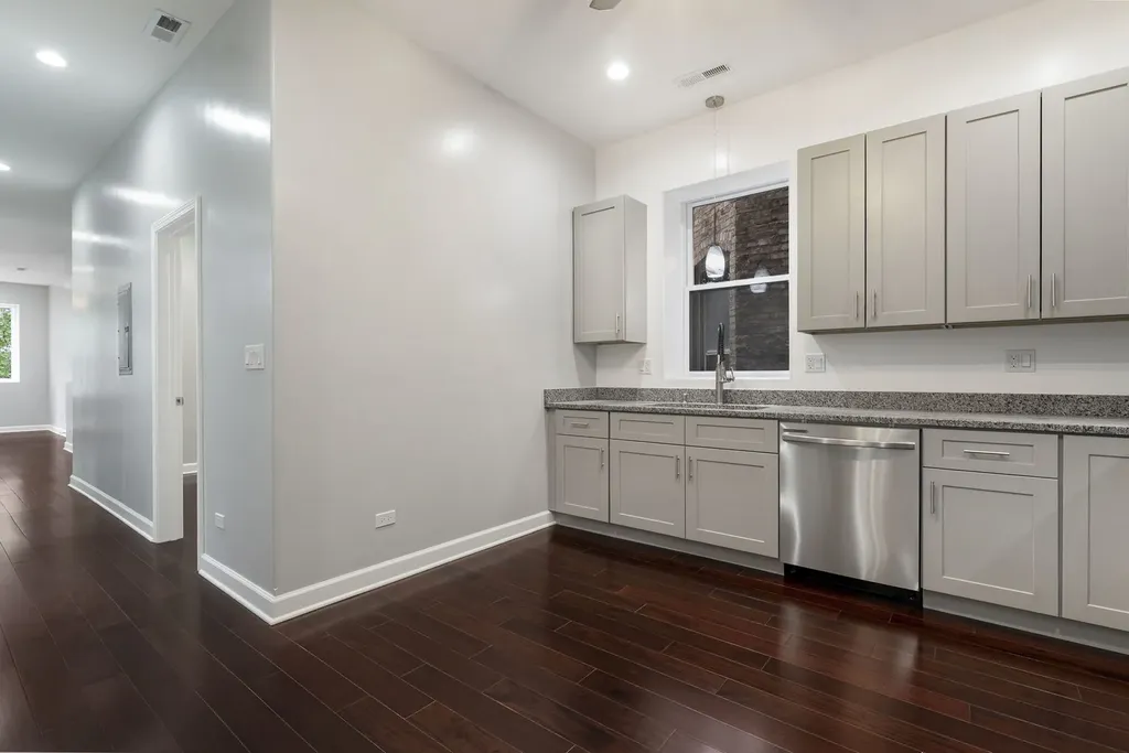 140 West 66th Street Chicago IL 60621