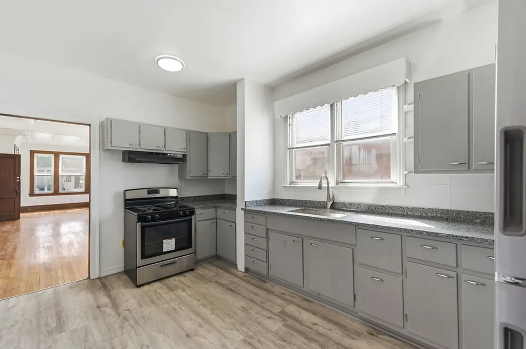 3252 East 136th Street Chicago IL 60633