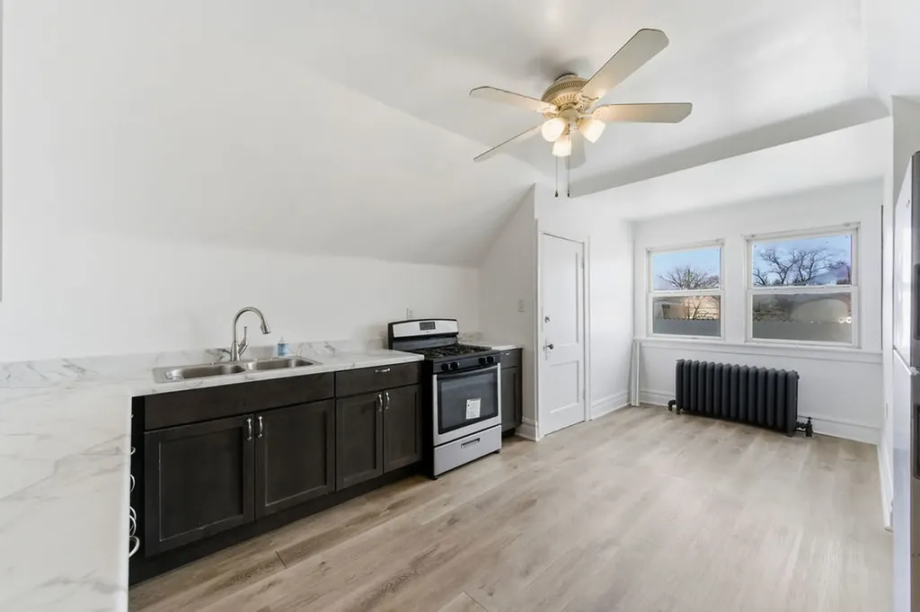 3252 East 136th Street Chicago IL 60633