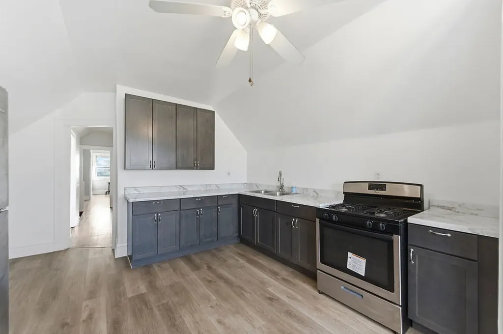 3252 East 136th Street Chicago IL 60633