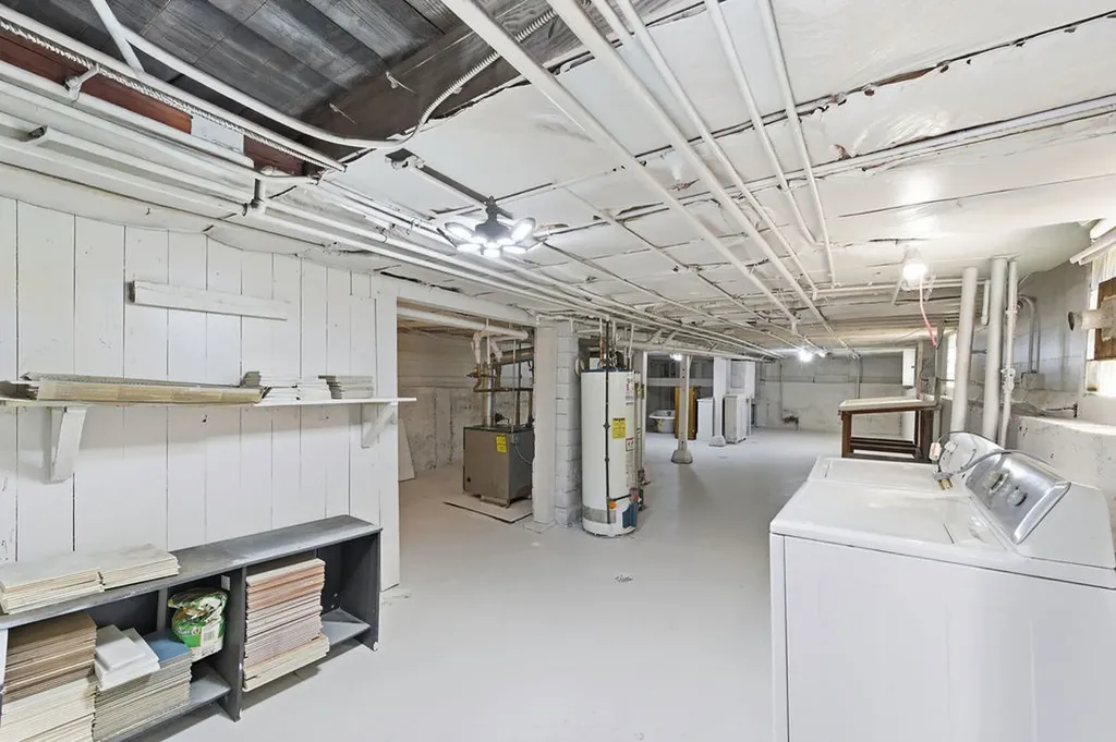 3252 East 136th Street Chicago IL 60633