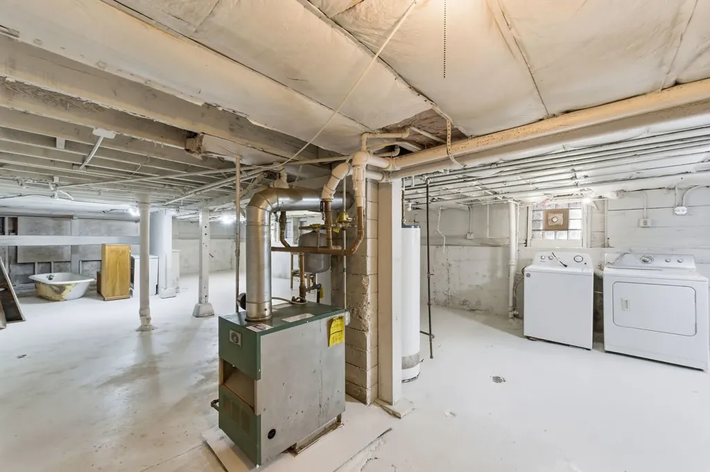 3252 East 136th Street Chicago IL 60633